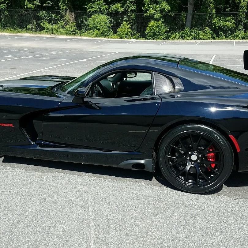 Dodge Viper ACR Loading Enclosed Shipping